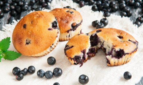 Zdrowe muffinki z borówkami – przepis na fit deser