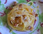 Wegańska carbonara z tofu – przepis na zdrowy obiad